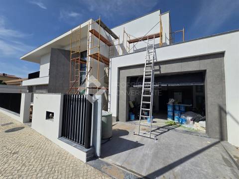 Moradia Isolada T5 com piscina - Azeitão