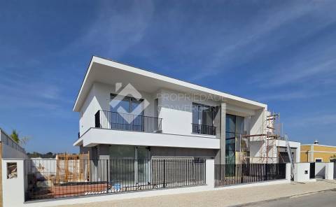 Moradia Isolada T5 com piscina - Azeitão