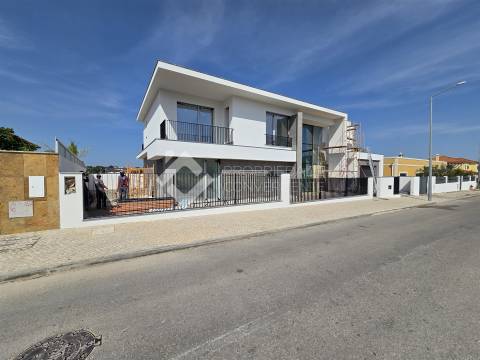 Moradia Isolada T5 com piscina - Azeitão