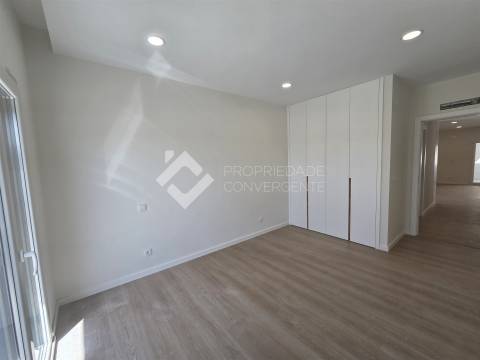 Moradia térrea T4 isolada - Palmela