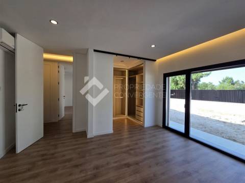 Moradia de Luxo T4 com piscina - Azeitão