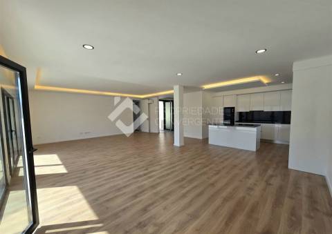 Moradia de Luxo T4 com piscina - Azeitão