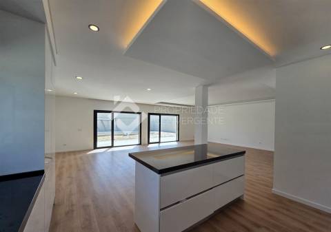 Moradia de Luxo T4 com piscina - Azeitão