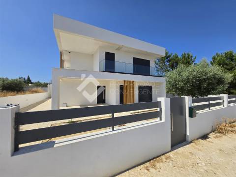 Moradia Isolada T4 com piscina - Azeitão