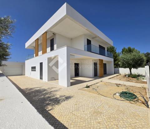 Moradia Isolada T4 com piscina - Azeitão