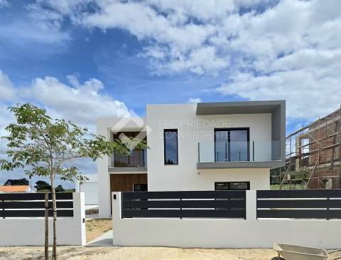 Moradia Isolada T4 com piscina - Azeitão