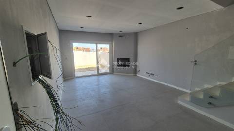 Moradia Geminada T3 - Fernão Ferro