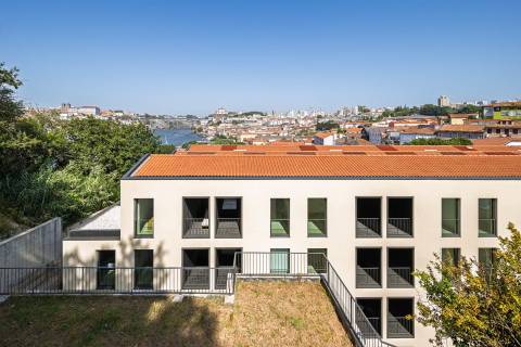 Apartamento T2 para Arrendamento, zona histórica de gaia, com piscina, spa e vista panorâmica
