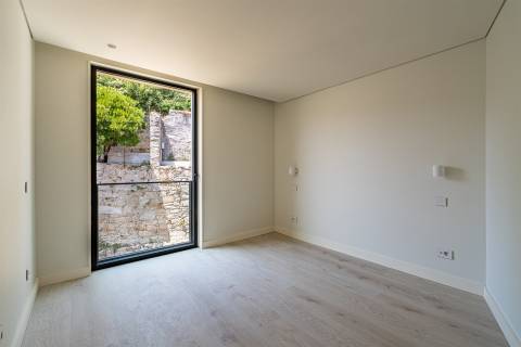 Apartamento T2 para Arrendamento, zona histórica de gaia, com piscina, spa e vista panorâmica