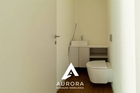 Apartamento T3 Poente 117m2 de área útil Garagem Box