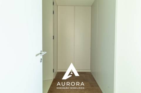 Apartamento T3 Poente 117m2 de área útil Garagem Box