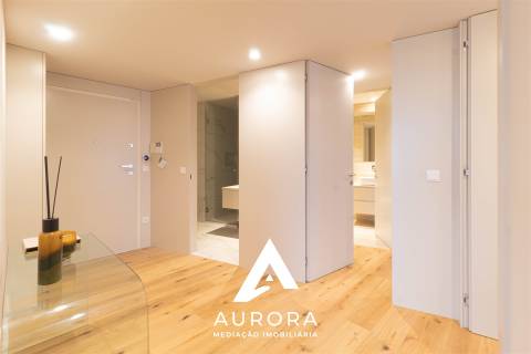 Apartamento T3 - Sul - Terraço + Varanda - Box 2 carros