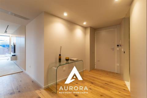 Apartamento T3 - Sul - Terraço + Varanda - Box 2 carros