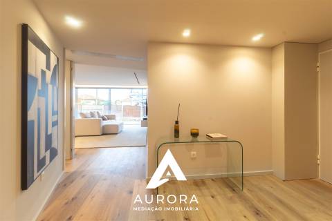 Apartamento T3 - Sul - Terraço + Varanda - Box 2 carros