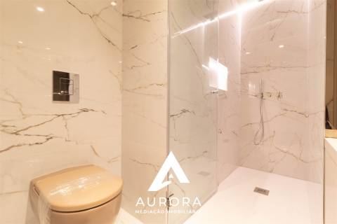 Apartamento T3 - Sul - Terraço + Varanda - Box 2 carros
