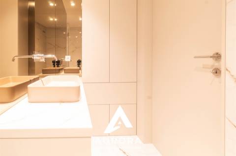 Apartamento T3 - Sul - Terraço + Varanda - Box 2 carros