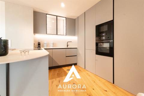 Apartamento T3 - Sul - Terraço + Varanda - Box 2 carros