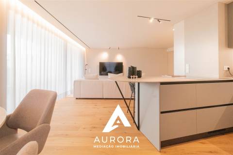 Apartamento T3 - Sul - Terraço + Varanda - Box 2 carros