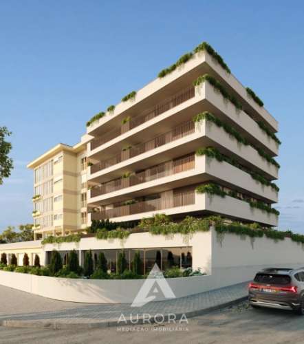 Apartamento T3 - Terraço + varandas + 2 lugar de garagem + arrumos