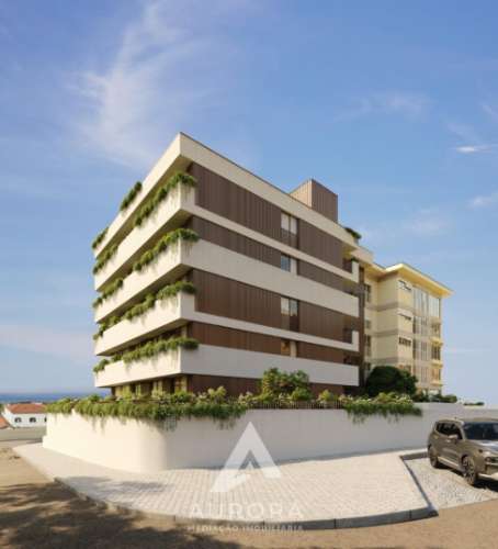 Apartamento T3 - Terraço + varanda + 2 lugar de garagem + arrumos