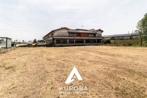 TRESPASSE Restaurante Equipado + Moradia + Terreno 2.000m² | 1.680m² de Construção