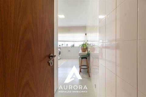 T2 com Varanda, Garagem e Arrumos