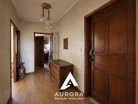 Apartamento T2 com excelente potencial de valorização