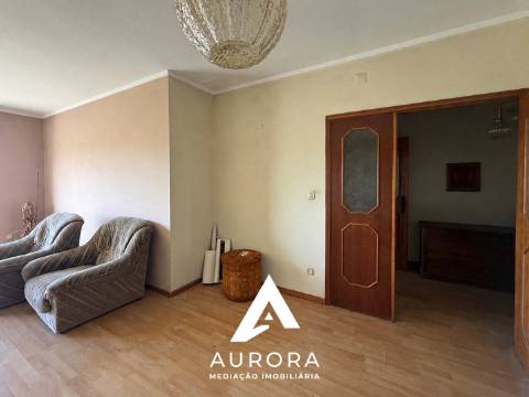 Apartamento T2 com excelente potencial de valorização