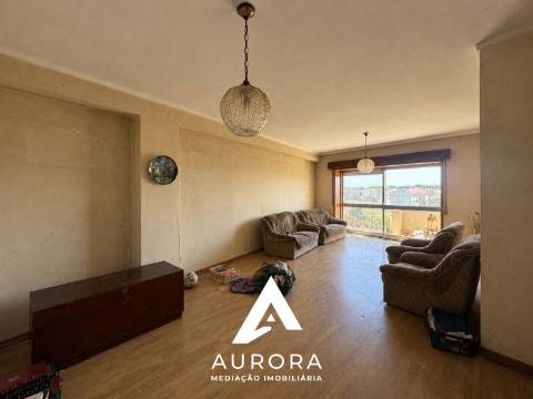 Apartamento T2 com excelente potencial de valorização