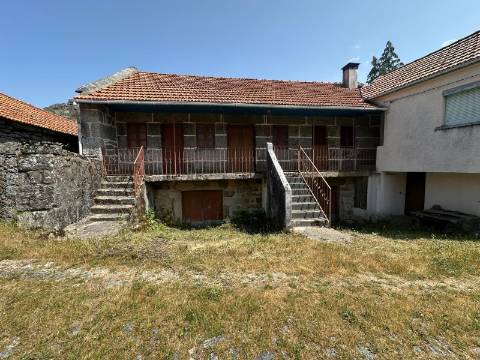 Moradia para restauro em Castro Laboreiro, Viana do Castelo