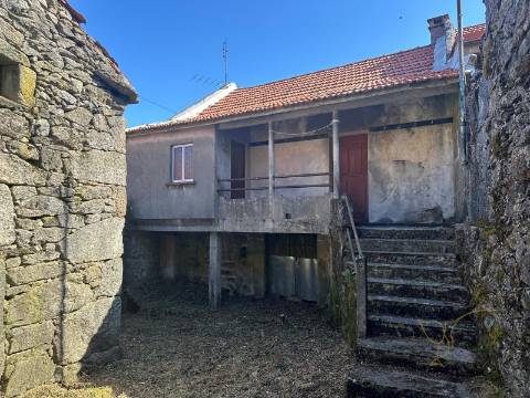 Moradia para restauro em Castro Laboreiro, Viana do Castelo
