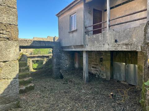 Moradia para restauro em Castro Laboreiro, Viana do Castelo
