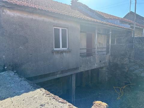 Moradia para restauro em Castro Laboreiro, Viana do Castelo