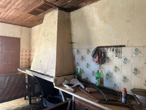 Moradia para restauro em Castro Laboreiro, Viana do Castelo