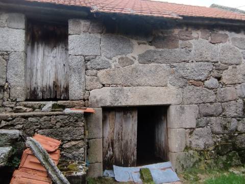 Moradia para restauro em Castro Laboreiro, Viana do Castelo