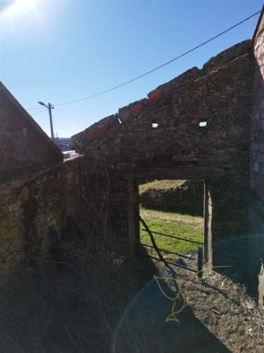 Moradia para restauro em Castro Laboreiro, Viana do Castelo