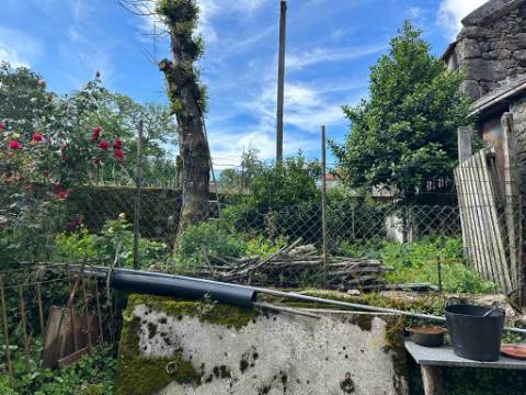 Moradia para restauro em Castro Laboreiro, Viana do Castelo