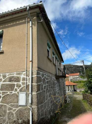 Moradia para restauro em Castro Laboreiro, Viana do Castelo