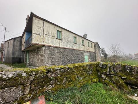 Moradia para restauro em Castro Laboreiro, Viana do Castelo