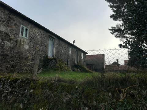 Moradia para restauro em Castro Laboreiro, Viana do Castelo