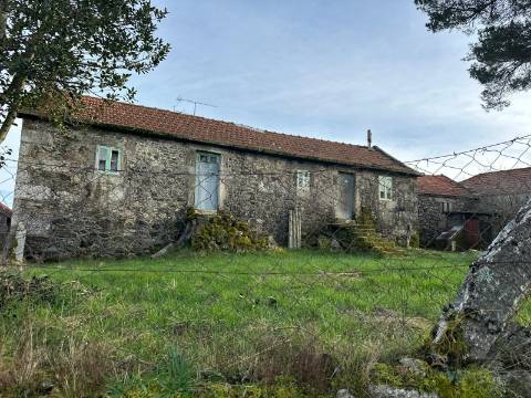 Moradia para restauro em Castro Laboreiro, Viana do Castelo