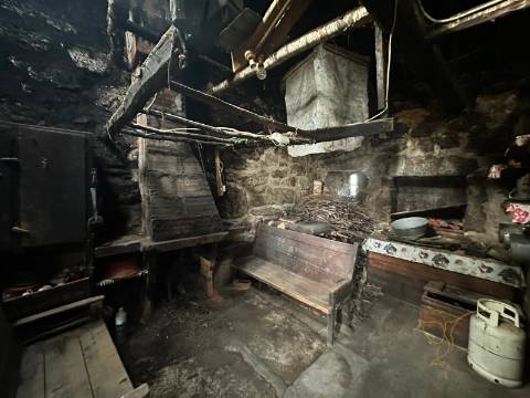 Moradia para restauro em Castro Laboreiro, Viana do Castelo