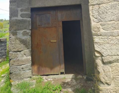 Moradia em restauro em Castro Laboreiro, Viana do Castelo