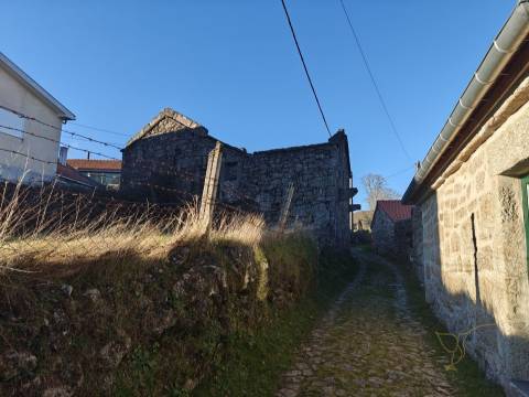 Moradia para restauro em Castro Laboreiro, Viana do Castelo