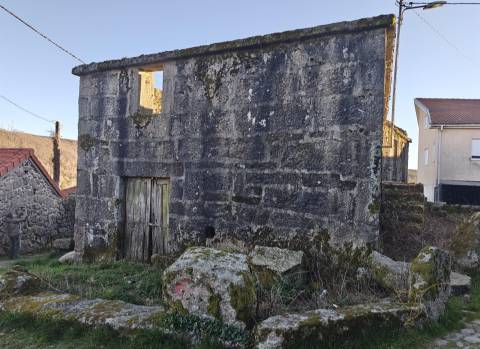 Moradia para restauro em Castro Laboreiro, Viana do Castelo
