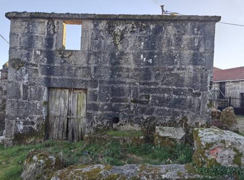 Moradia para restauro em Castro Laboreiro, Viana do Castelo