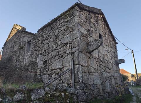 Moradia para restauro em Castro Laboreiro, Viana do Castelo