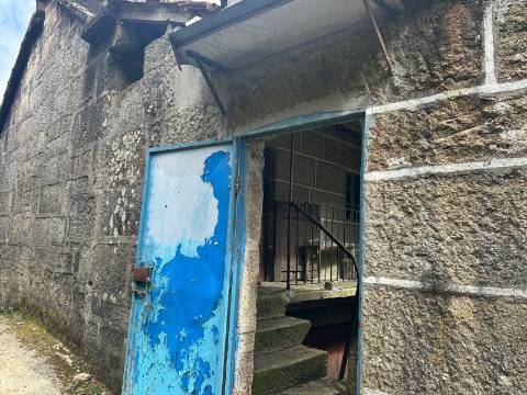 Moradia para restauro em Castro Laboreiro, Viana do Castelo