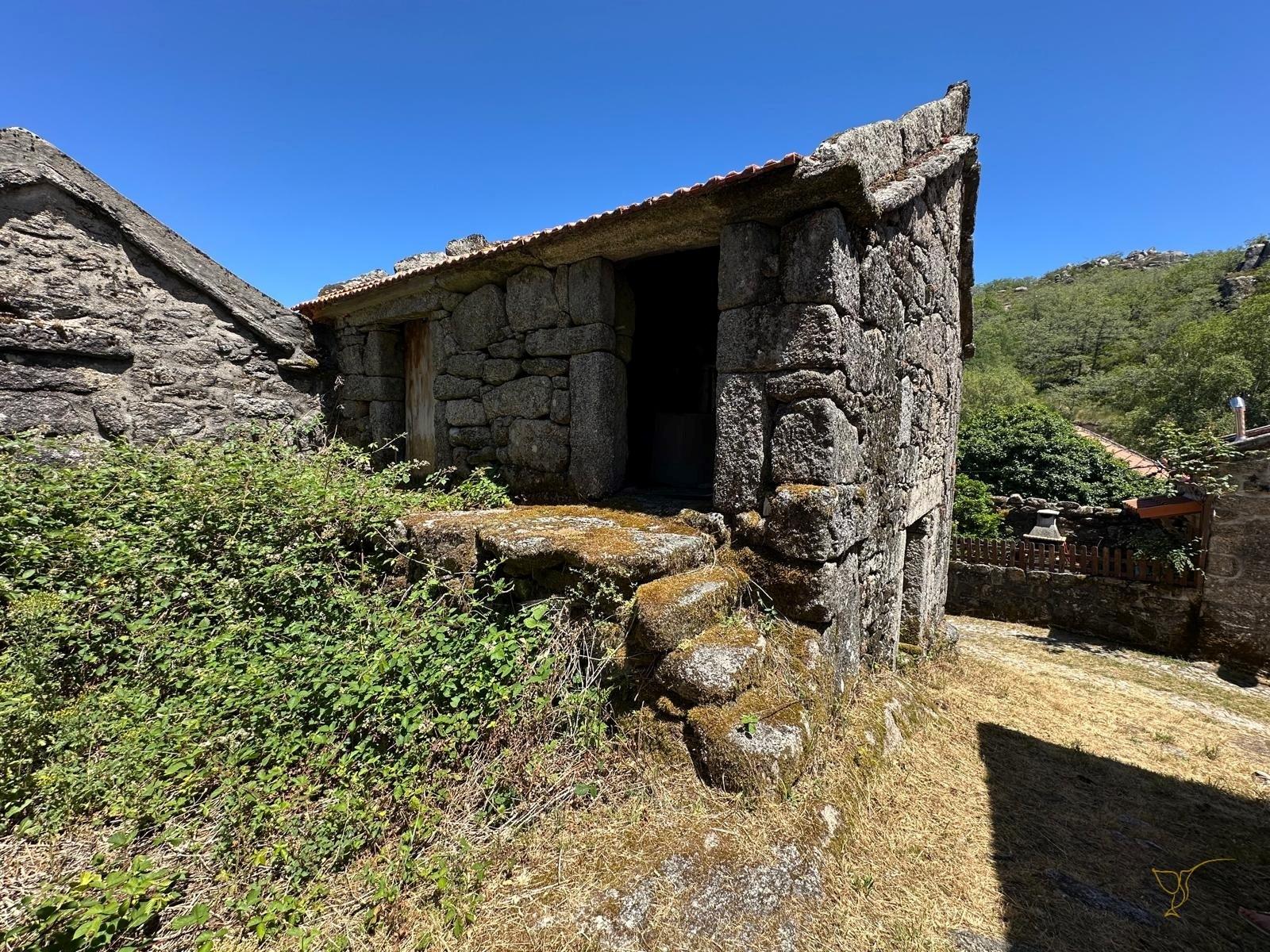 Oportunidade Única Investimento Turismo Rural, Moradia com Projeto| Varziela,