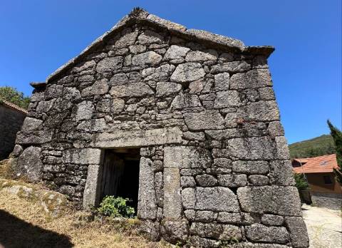 Oportunidade Única Investimento Turismo Rural, Moradia com Projeto| Varziela,